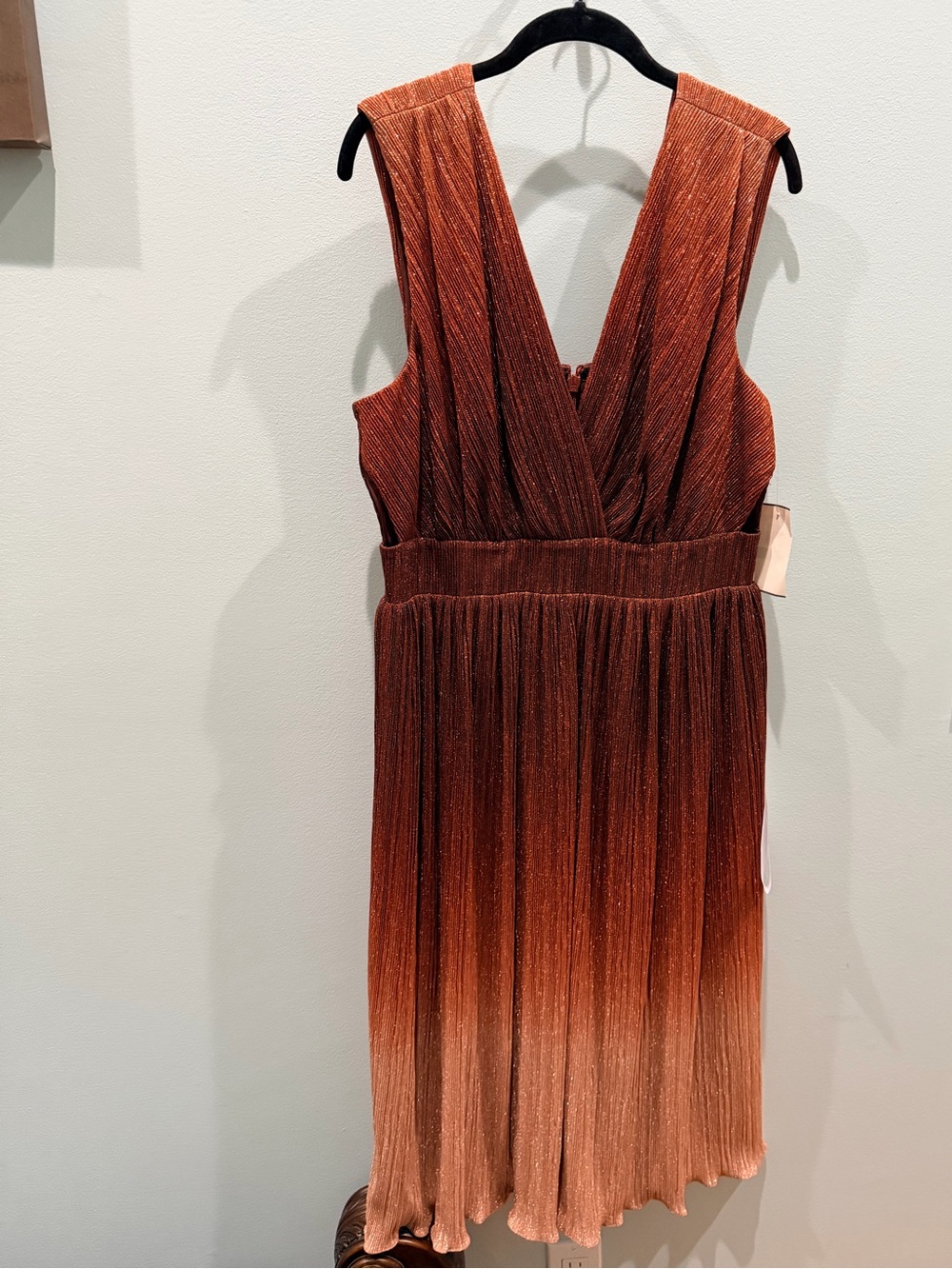 Dress The Population Sleeveless Shimmer Ombre Dress in Rust to Copper Large. NEW